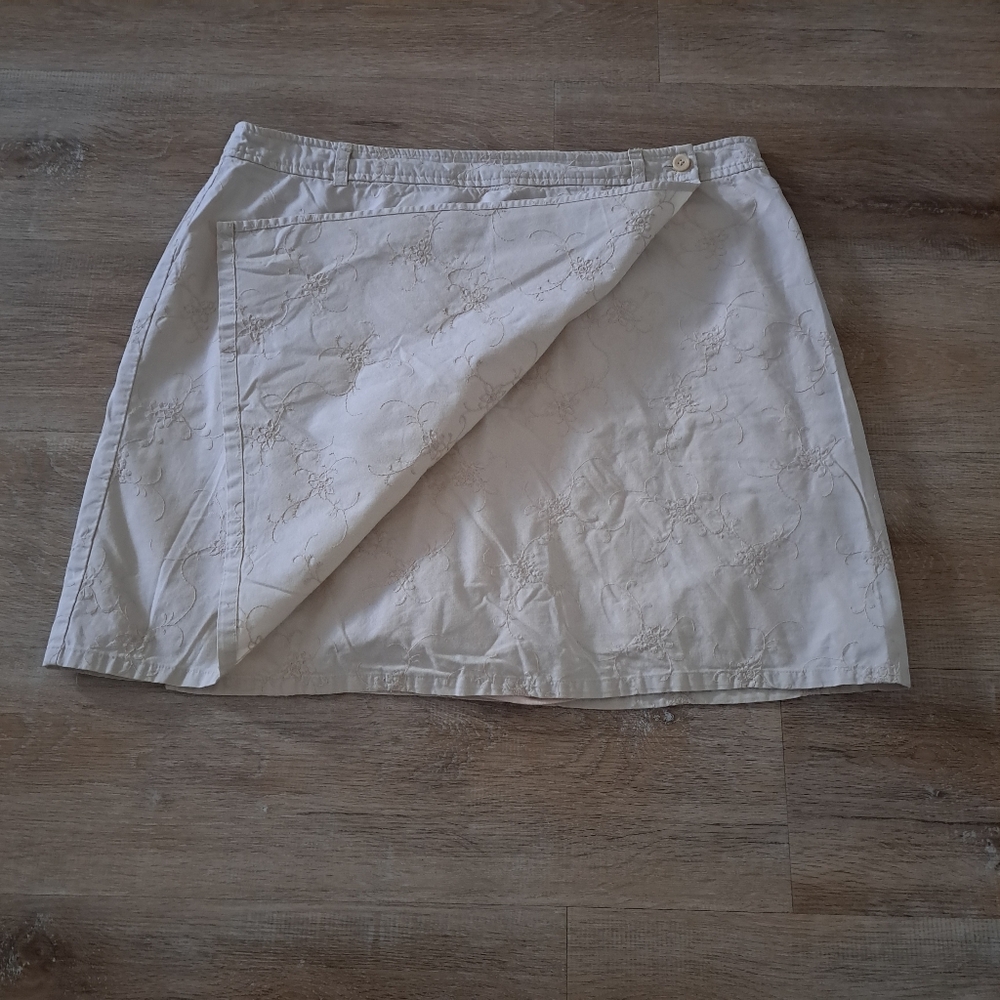 Classic Elements Wrap Skirt Skort Beige Embroidered Pattern Stretched Size 18